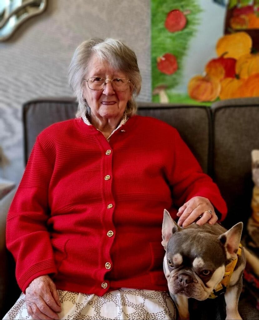 resident with therapy dog cali