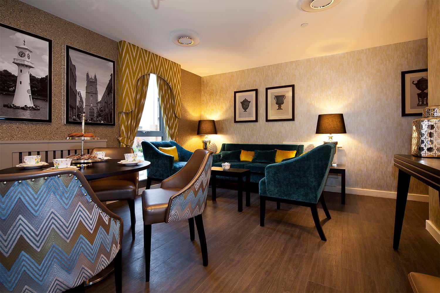 Dining room decorated in yellow